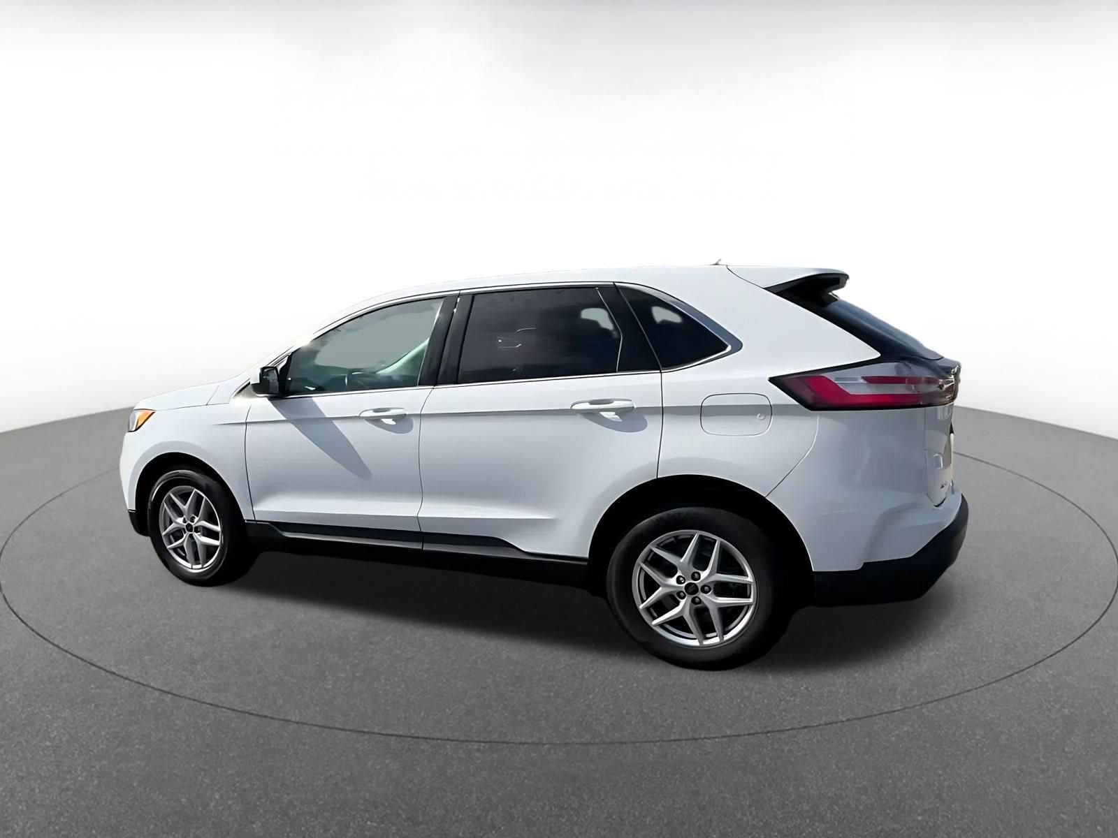 Used 2024 Ford Edge SEL AWD/4WD image 9