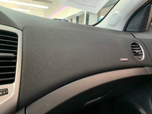 Used 2015 Chevrolet Cruze LT FWD image 18