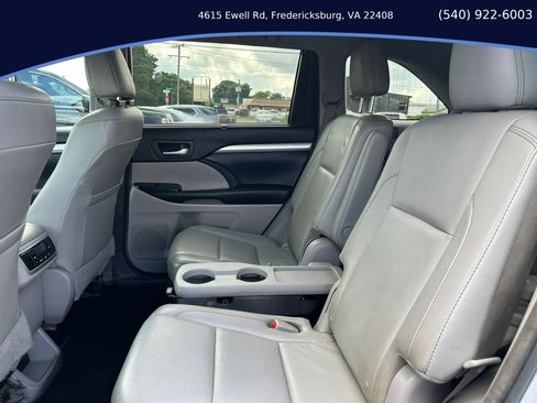 Used 2016 Toyota Highlander XLE AWD/4WD image 12
