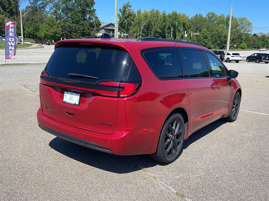 Used 2026 Chrysler Pacifica Limited w/ S Appearance Package FWD image 3