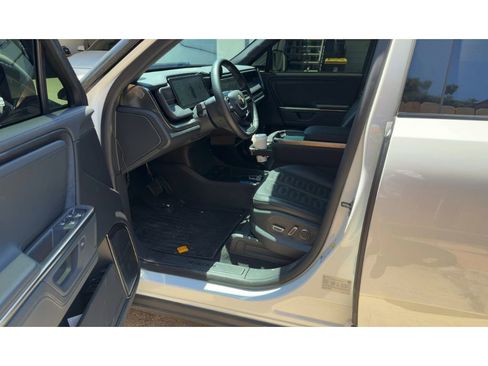 Used 2025 Rivian R1S Adventure AWD/4WD image 5
