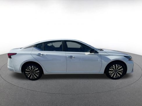 Used 2025 Nissan Altima 2.5 SV image 16