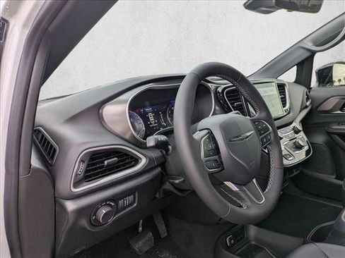 New 2026 Chrysler Voyager LX image 9