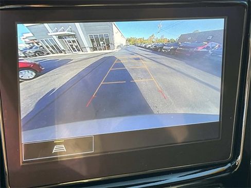 Used 2023 Chevrolet Traverse LT image 31