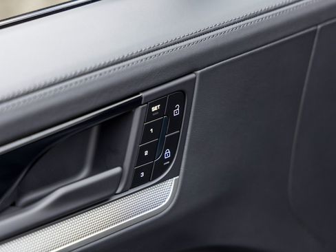 New 2025 Porsche Cayenne S image 22