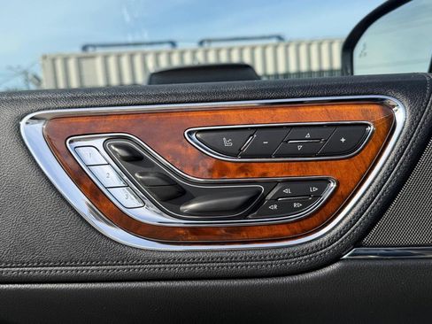 Used 2017 Lincoln Continental Reserve w/ Technology Package image 31