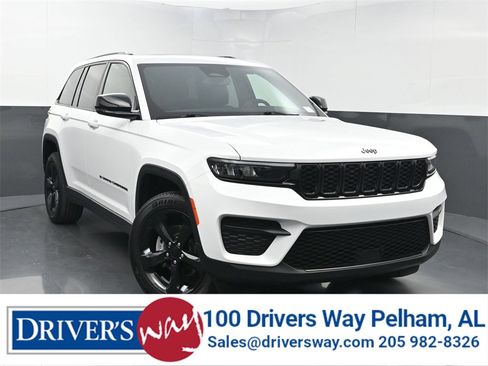 Used 2023 Jeep Grand Cherokee Altitude image 1