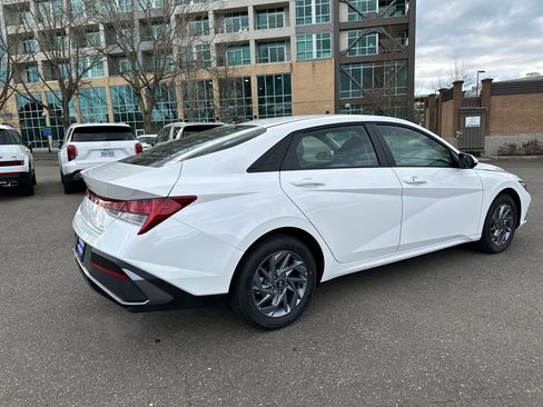 New 2026 Hyundai Elantra Blue image 6