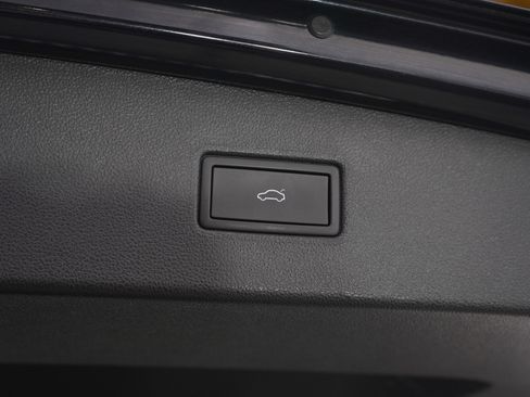 Used 2022 Volkswagen Tiguan SE image 11