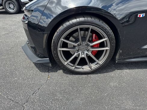 Used 2018 Chevrolet Camaro SS w/ LPO, Ground Effects Package RWD image 12
