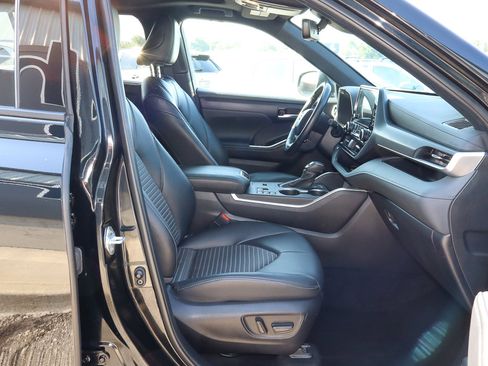 Used 2024 Toyota Highlander XSE image 29