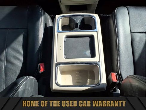 Used 2014 Chrysler Town & Country Touring FWD image 27