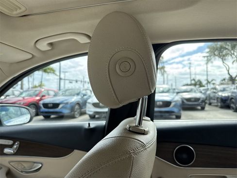 Used 2019 Mercedes-Benz C 300 Sedan image 17
