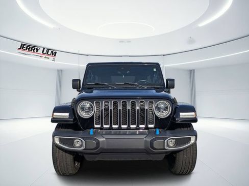 Used 2023 Jeep Wrangler Unlimited Sahara w/ Cold Weather Group AWD/4WD image 8
