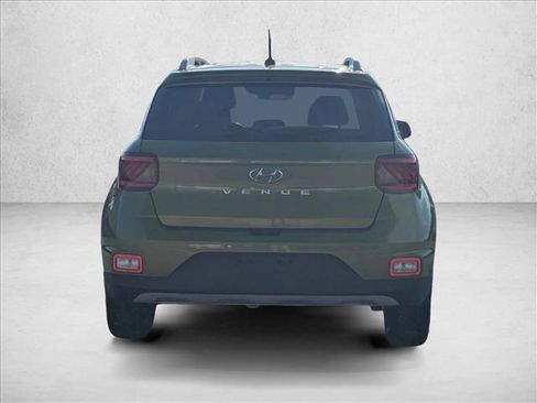 Used 2023 Hyundai Venue SEL FWD image 2
