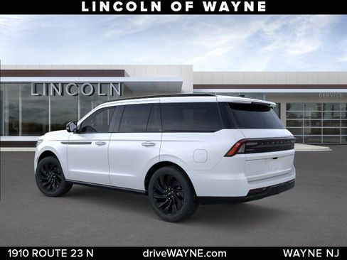 New 2025 Lincoln Navigator Reserve w/ Jet Appearance Package AWD/4WD image 5
