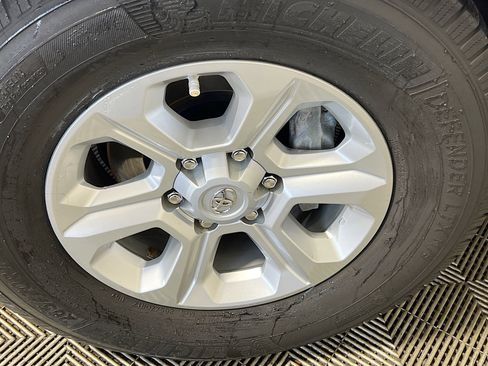 Used 2016 Toyota 4Runner SR5 image 14