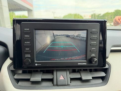 Used 2020 Toyota RAV4 XLE w/ Convenience Package AWD/4WD image 19