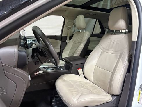 Used 2020 Ford Explorer Platinum image 11
