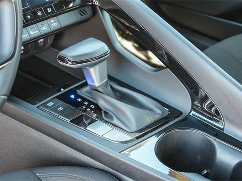 Certified 2025 Hyundai Elantra SEL image 25