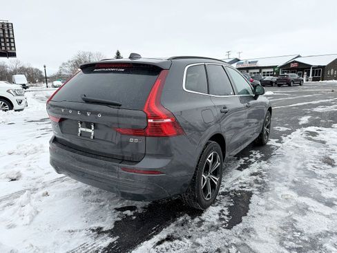 Used 2022 Volvo XC60 B5 Momentum w/ Climate Package image 9
