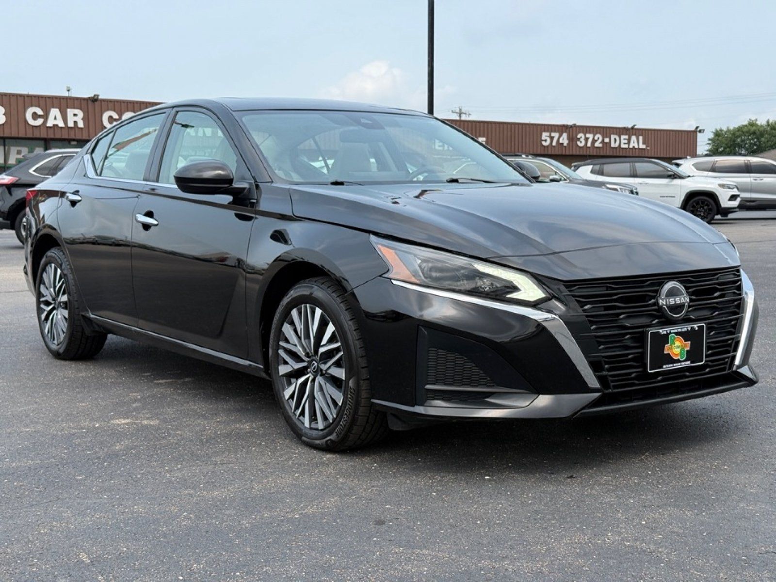 Used 2023 Nissan Altima 2.5 SV w/ SV Premium Package AWD/4WD image 2