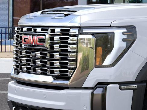 New 2026 GMC Sierra 3500 Denali w/ Denali Reserve Package image 13