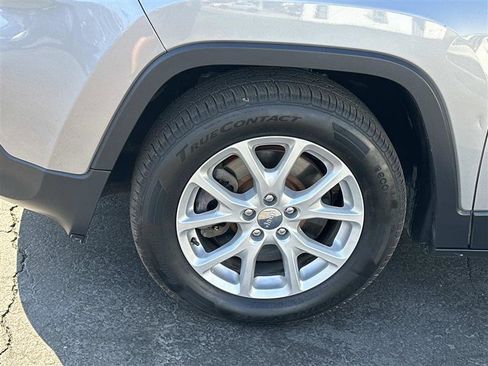 Used 2018 Jeep Cherokee Latitude w/ Comfort & Convenience Group image 6