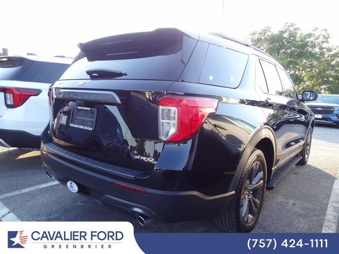 Used 2023 Ford Explorer XLT w/ Equipment Group 202A AWD/4WD image 4