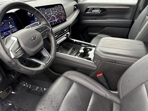 Used 2025 Chevrolet Suburban Z71 AWD/4WD image 11