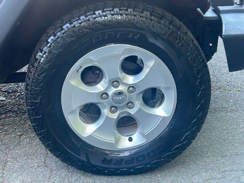 Used 2013 Jeep Wrangler Unlimited Sport AWD/4WD image 26