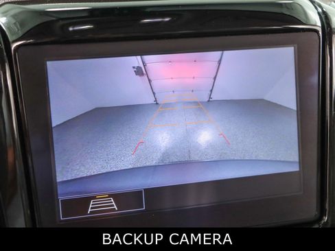 Used 2021 Chevrolet Traverse LT image 18