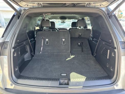 Certified 2025 Chevrolet Traverse LT image 9