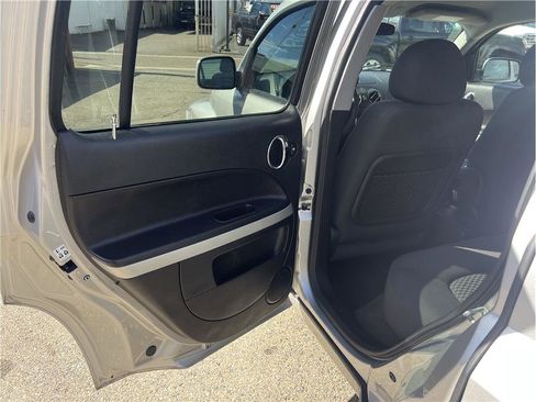 Used 2008 Chevrolet HHR LT image 12