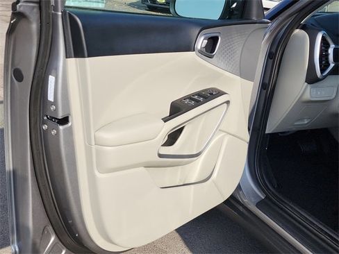 New 2025 Kia Soul LX w/ LX Technology Package image 10