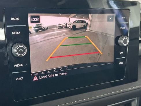 Used 2025 Volkswagen Taos SE image 19