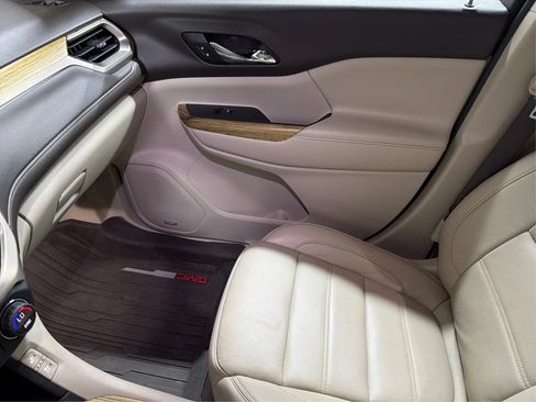 Used 2017 GMC Acadia Denali w/ Technology Package FWD image 39