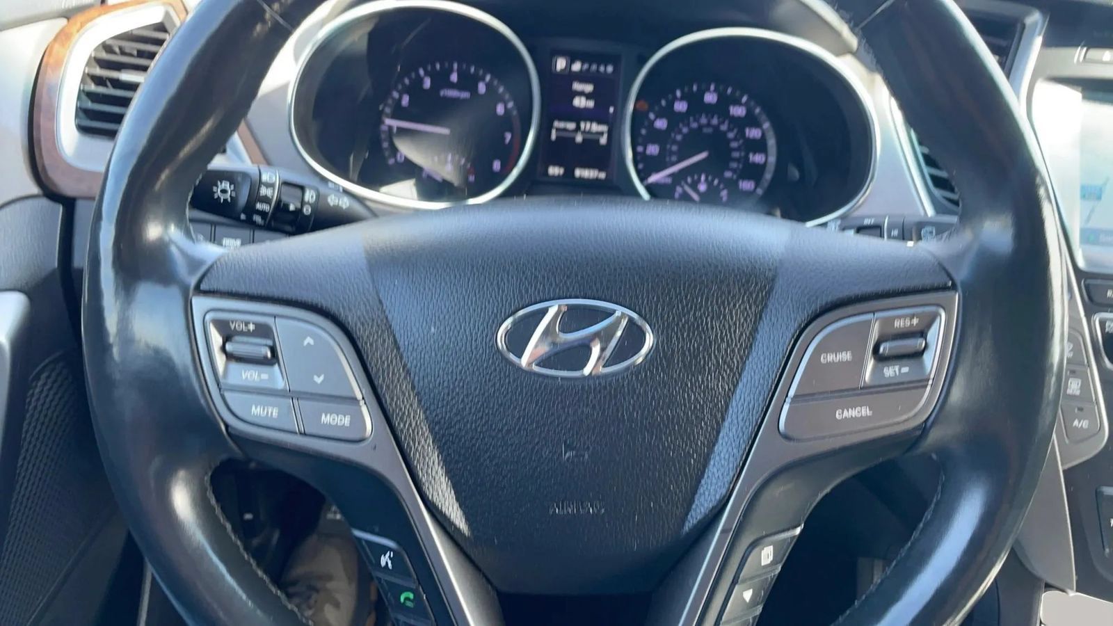 Used 2018 Hyundai Santa Fe FWD image 23