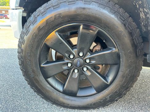 Used 2014 Ford F150 FX4 w/ Equipment Group 402A Luxury image 40