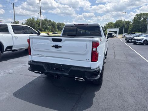 Used 2026 Chevrolet Silverado 1500 LT Trail Boss w/ Convenience Package II AWD/4WD image 3