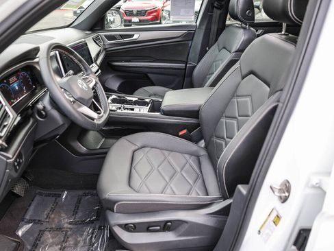 Used 2024 Volkswagen Atlas Cross Sport SE FWD image 9