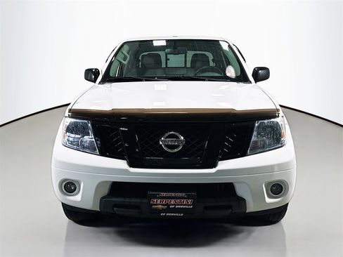 Used 2018 Nissan Frontier SV image 4