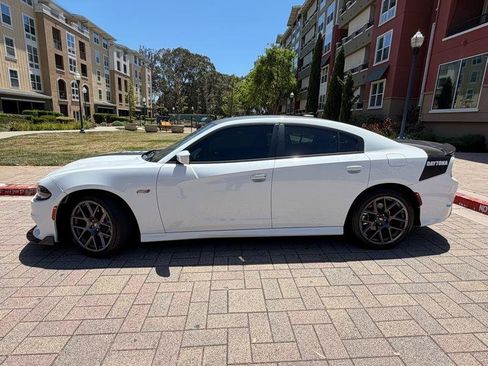 Used 2018 Dodge Charger R/T RWD image 4