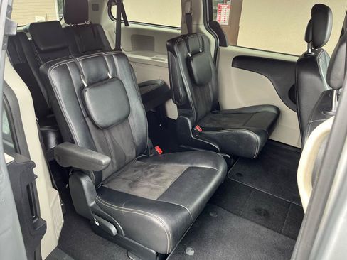 Used 2019 Dodge Grand Caravan SXT FWD image 30
