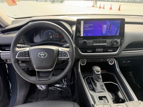 Used 2024 Toyota Grand Highlander XLE image 13