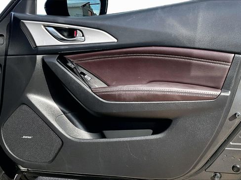 Used 2017 MAZDA MAZDA3 Touring w/ Popular Equipment Package image 17