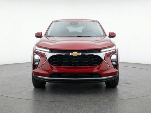Used 2025 Chevrolet Trax LT w/ LT Convenience Package image 2