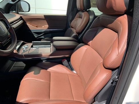 New 2026 Lincoln Navigator Reserve AWD/4WD image 23