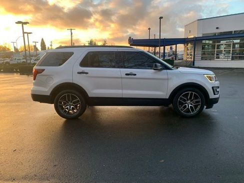 Used 2017 Ford Explorer Sport w/ Equipment Group 401A image 8