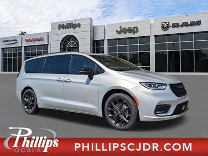 New 2026 Chrysler Pacifica Select w/ S Appearance Package